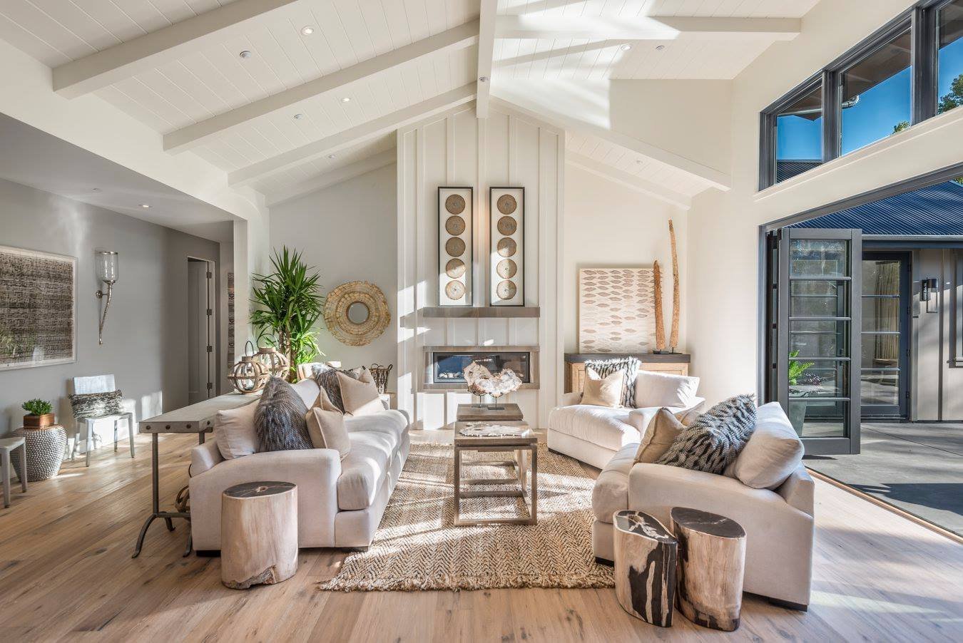 Rustic and Chic: How to Create a Farmhouse Living Room