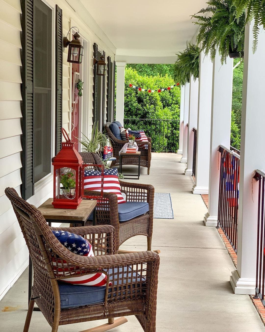 Fourth-of-July-Front-Porch-Decor