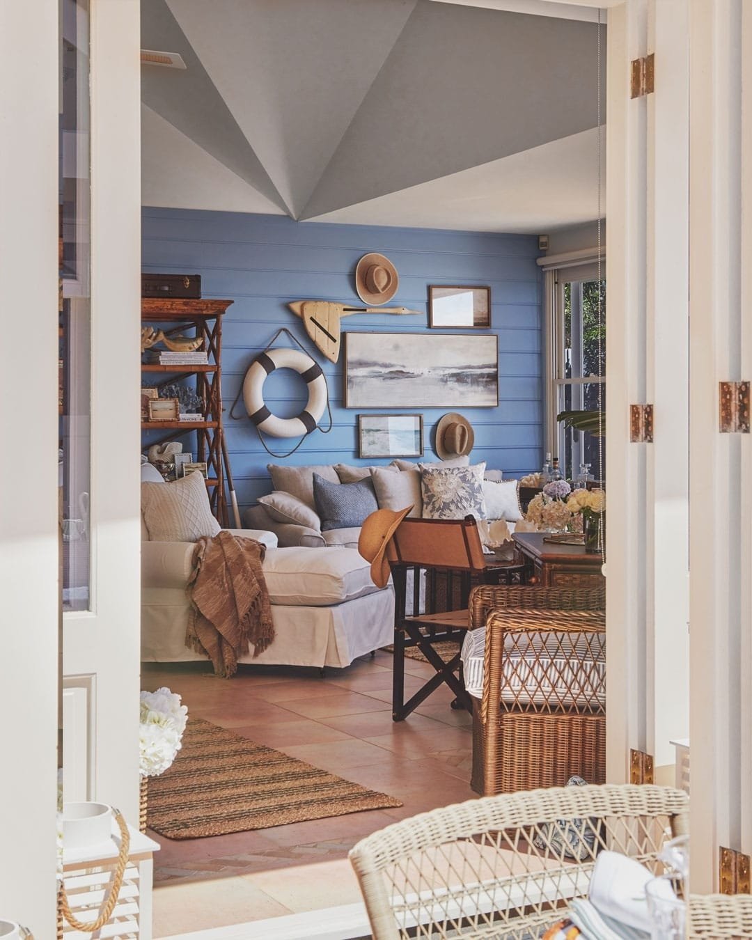 Summer Colors: How to Incorporate Bright Hues into Your Home Decor